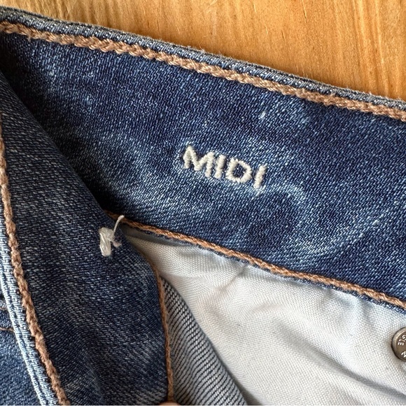 American Eagle The Dream Jean Midi Cut off distressed jean Short - Picture 9 of 12